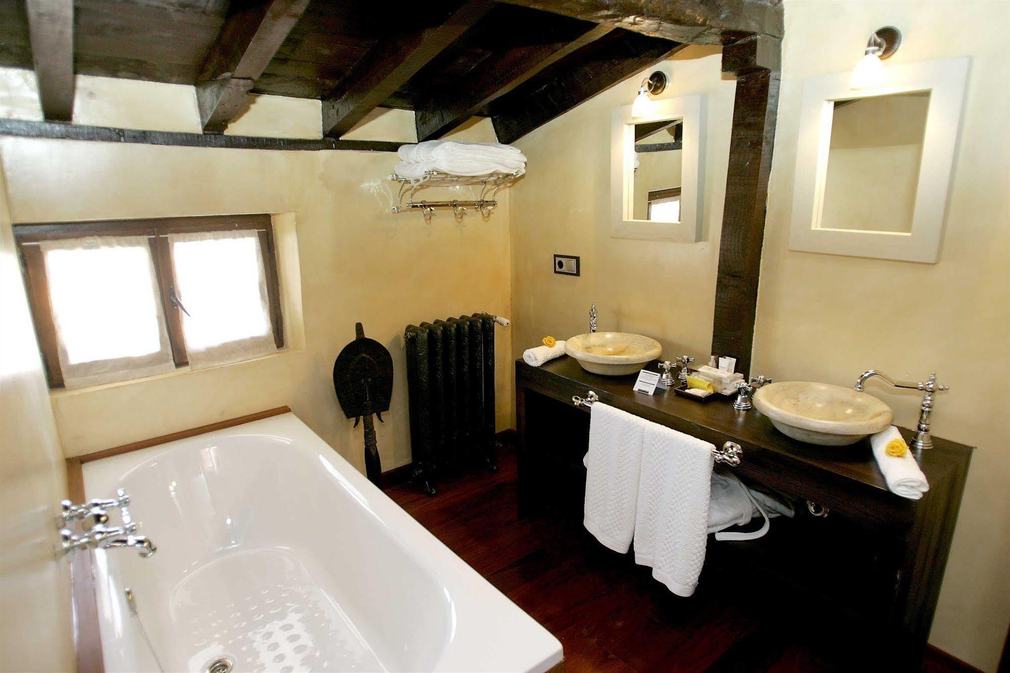 Hotel Boutique Valle De Oca Villanasur Rio De Oca Luaran gambar