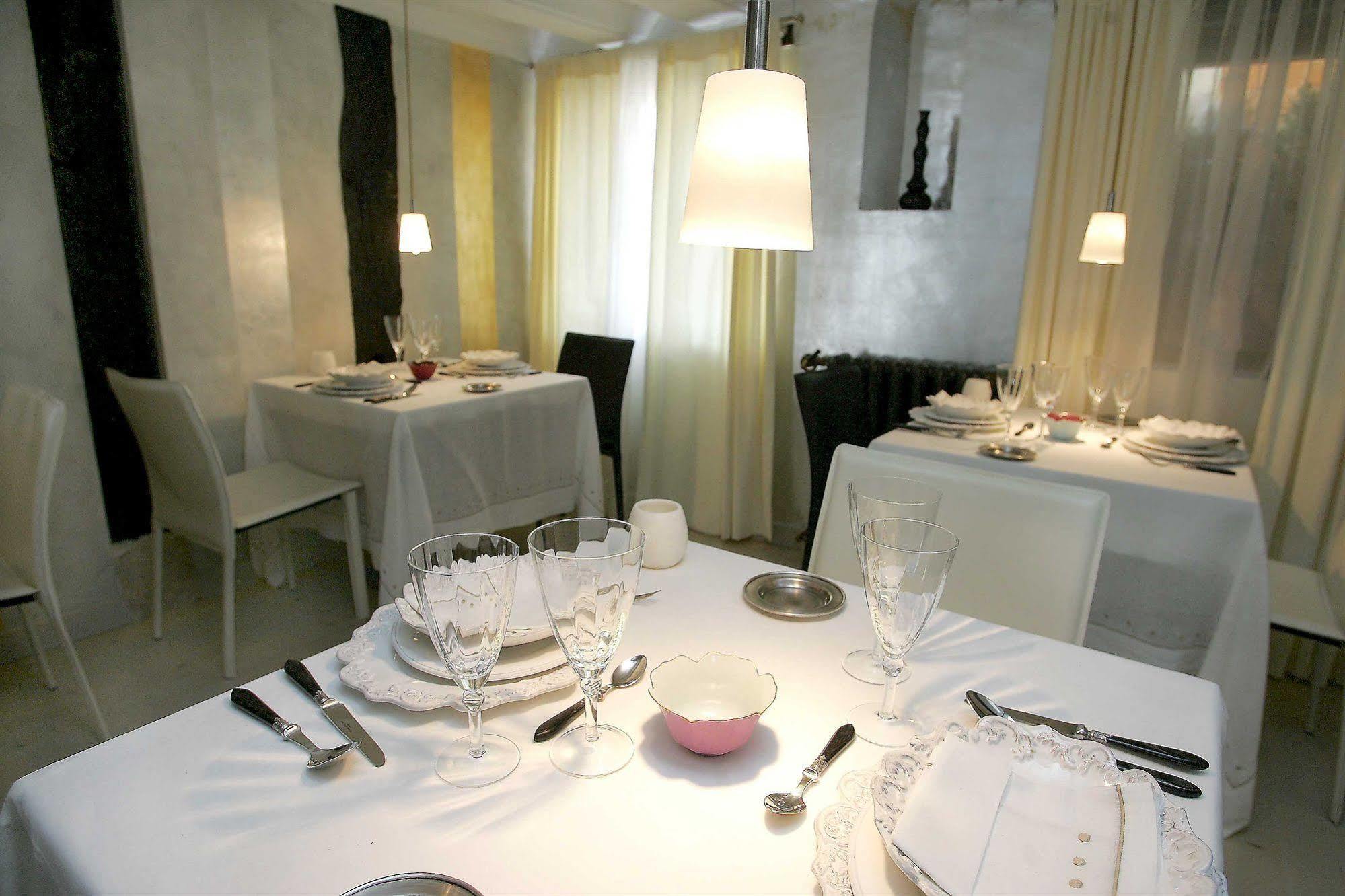 Hotel Boutique Valle De Oca Villanasur Rio De Oca Luaran gambar